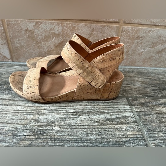 Kenneth Cole Gentle Souls Cork Sandals - Picture 7 of 8